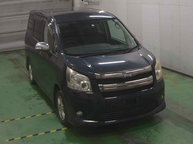 TOYOTA NOAH 2009