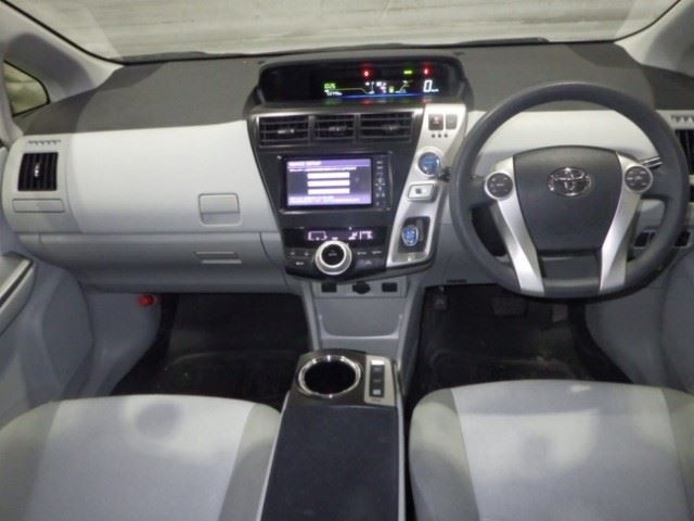 TOYOTA PRIUS ALPHA 2012