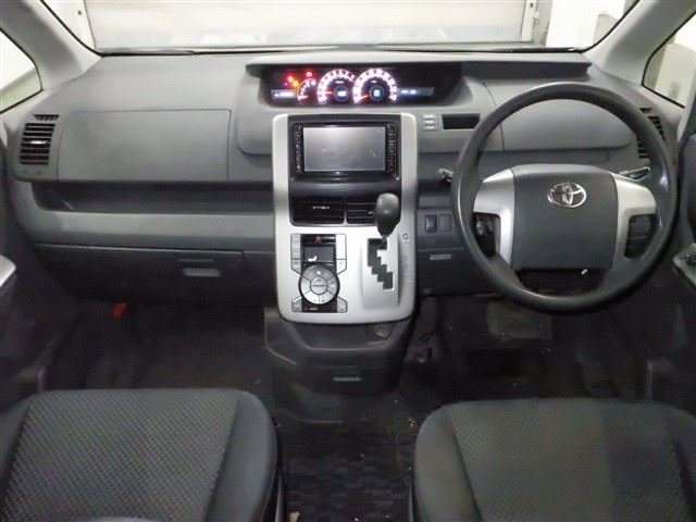 TOYOTA NOAH 2009