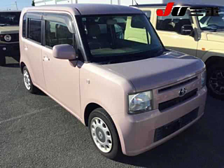 TOYOTA PIXIS SPACE 2015