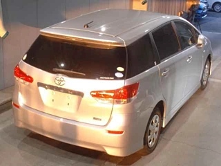 TOYOTA WISH 2010