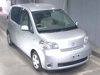 TOYOTA PORTE 2011