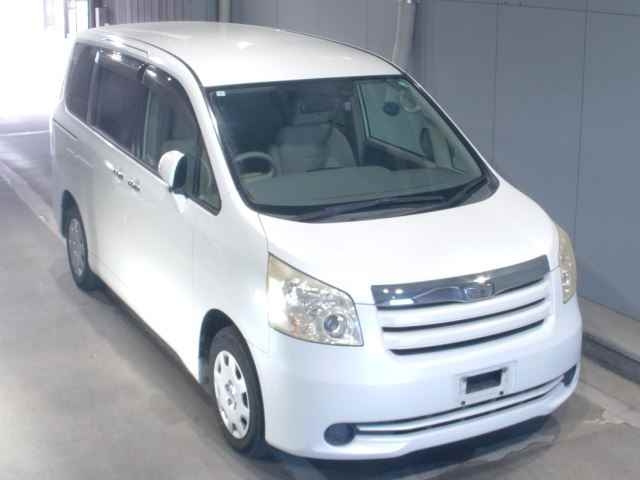 TOYOTA NOAH 2009