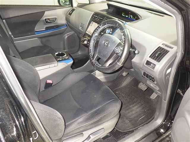 TOYOTA PRIUS ALPHA 2014