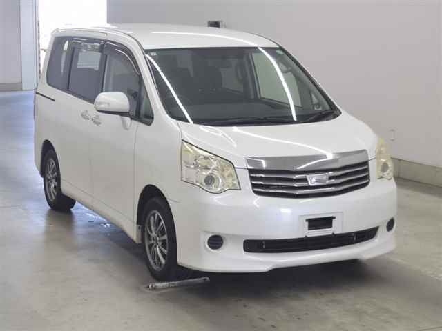 TOYOTA NOAH 2011