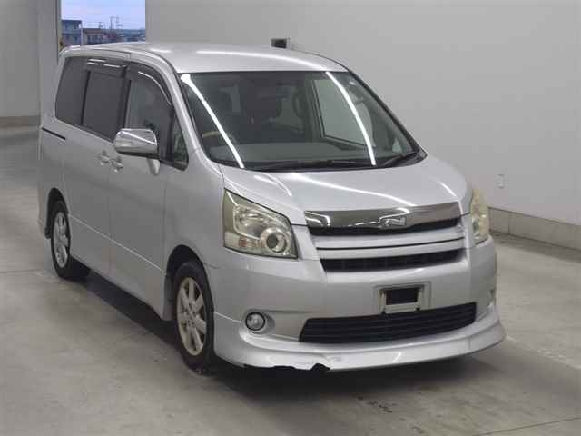 TOYOTA NOAH 2008