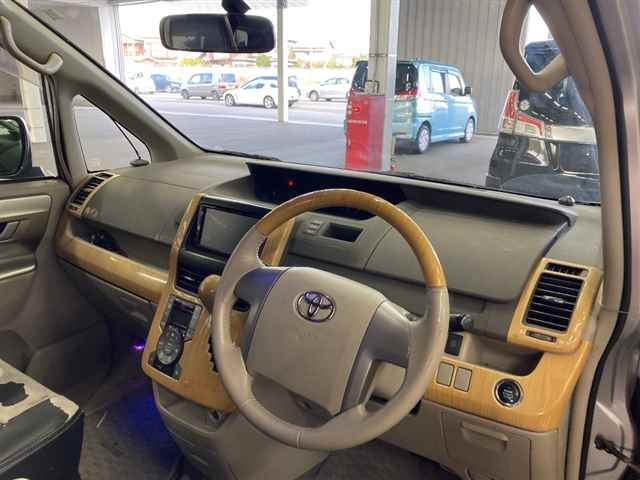 TOYOTA NOAH 2008
