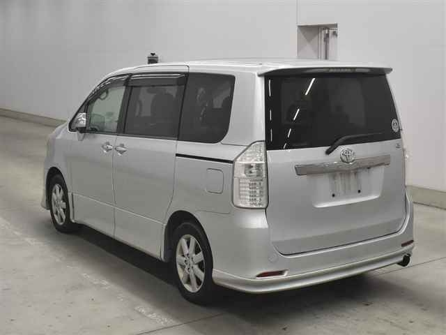 TOYOTA NOAH 2008