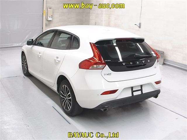 VOLVO V40 2019
