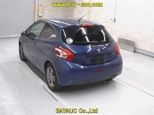 PEUGEOT 208 2016