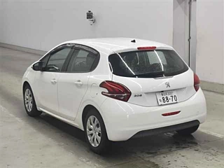 Заказать PEUGEOT 208