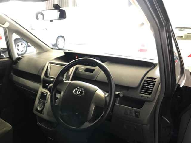 TOYOTA NOAH 2008