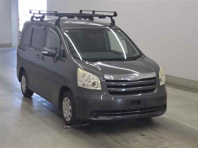 TOYOTA NOAH 2008