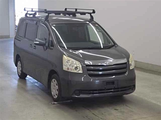 TOYOTA NOAH 2008