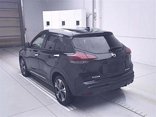 NISSAN KIX 2020