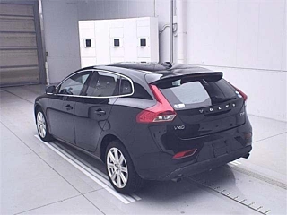 VOLVO V40 2020