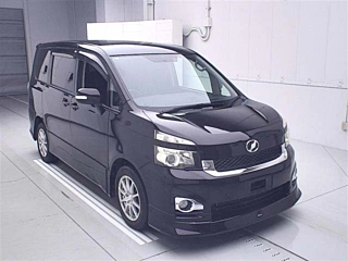 TOYOTA VOXY 2010