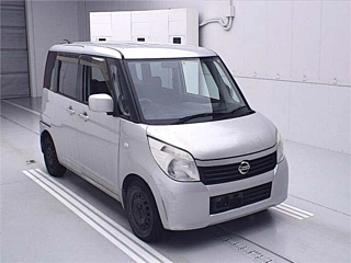 NISSAN ROOX 2011
