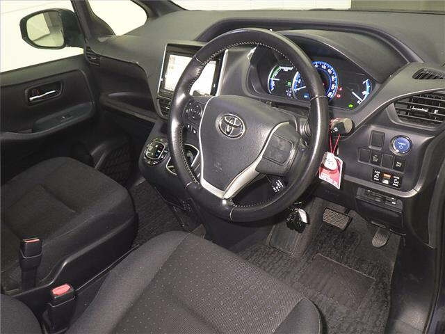 TOYOTA VOXY 2014