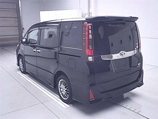 TOYOTA NOAH 2016