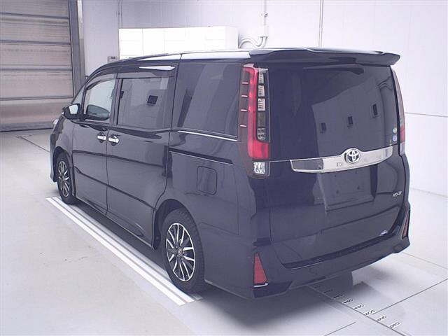 TOYOTA NOAH 2016