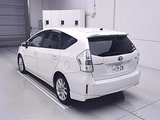 TOYOTA PRIUS ALPHA 2012
