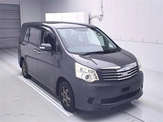 TOYOTA NOAH 2011