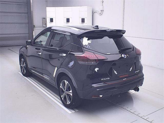 NISSAN KIX 2020