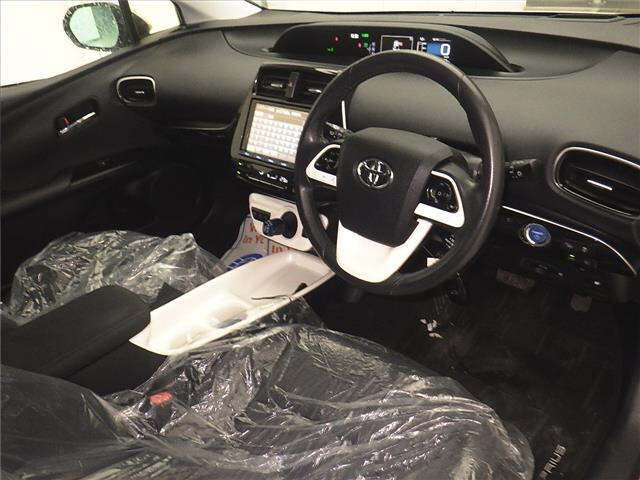 TOYOTA PRIUS 2017