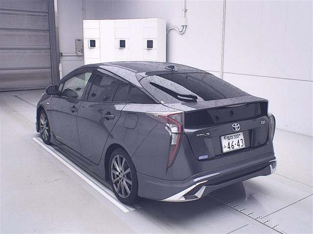 TOYOTA PRIUS 2017