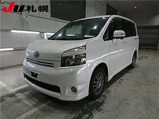 TOYOTA VOXY 2010