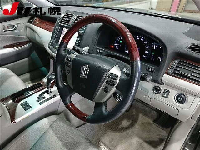 TOYOTA CROWN 2011