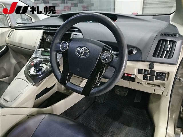 TOYOTA PRIUS 2013
