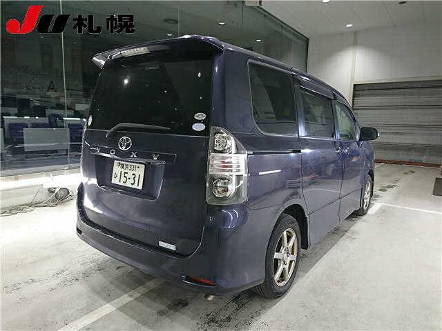 TOYOTA VOXY 2009