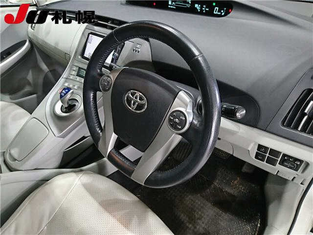 TOYOTA PRIUS 2012