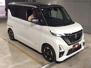 NISSAN ROOX 2021