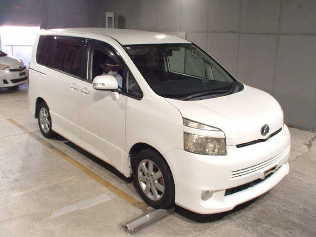 TOYOTA VOXY 2009