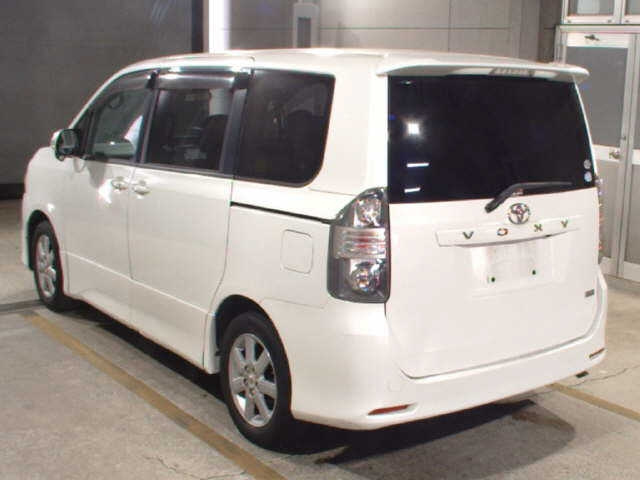 TOYOTA VOXY 2009