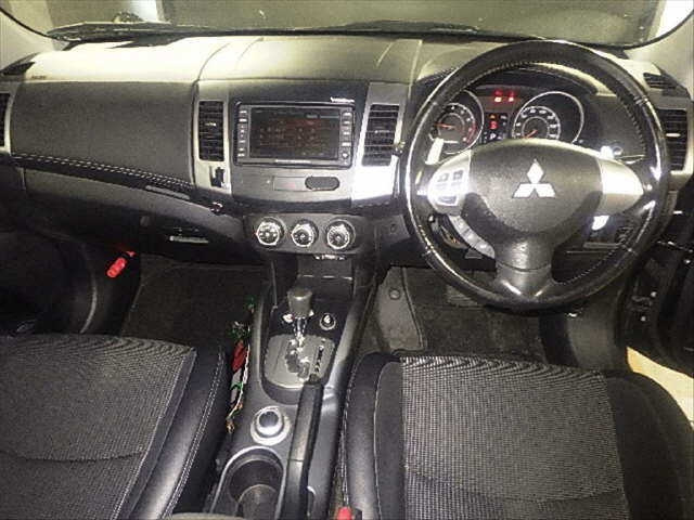 MITSUBISHI OUTLANDER 2010