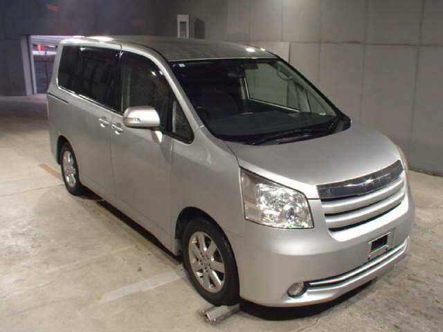 TOYOTA NOAH 2008