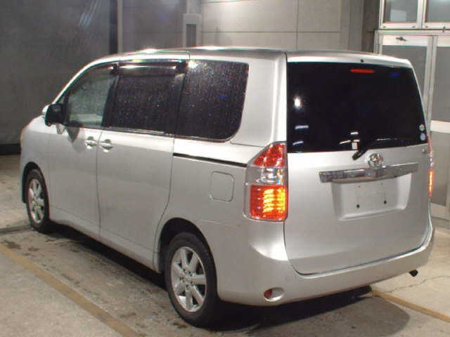 TOYOTA NOAH 2008