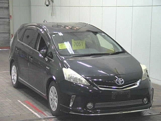 TOYOTA PRIUS ALPHA 2013