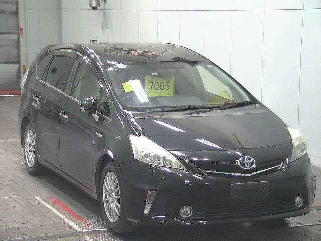 TOYOTA PRIUS ALPHA 2014