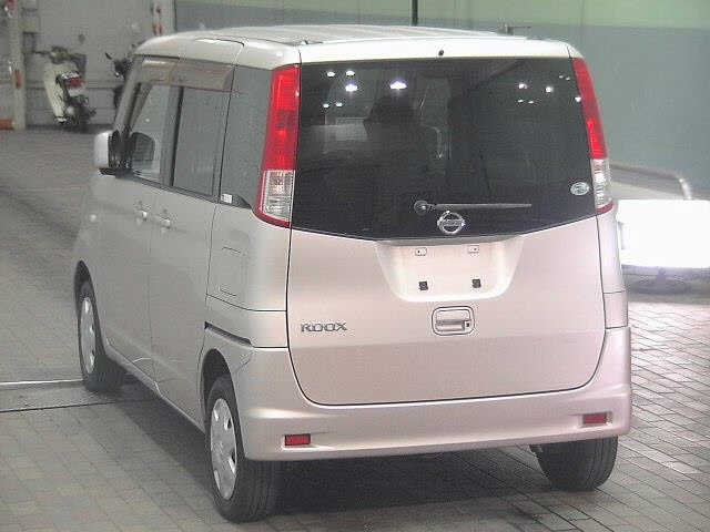 NISSAN ROOX 2010