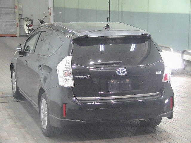TOYOTA PRIUS ALPHA 2013