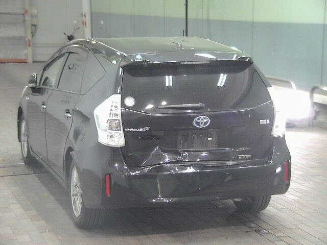TOYOTA PRIUS ALPHA 2014