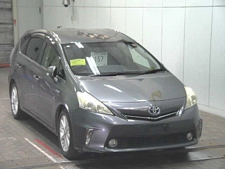 TOYOTA PRIUS ALPHA 2011