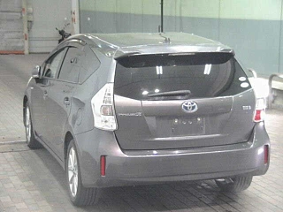 TOYOTA PRIUS ALPHA 2011