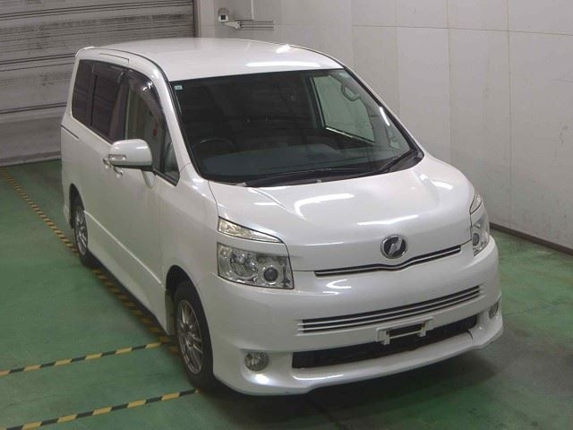 TOYOTA VOXY 2009