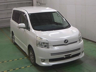 TOYOTA VOXY 2009